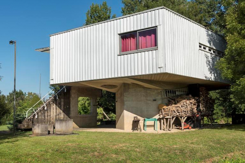 Villa, angle sud-est, escalier et pile en béton © Région Bourgogne-Franche-Comté, Inventaire du patrimoine