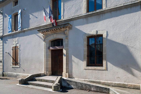 Entrée de la mairie, façade Nord. © Région Bourgogne-Franche-Comté, Inventaire du patrimoine