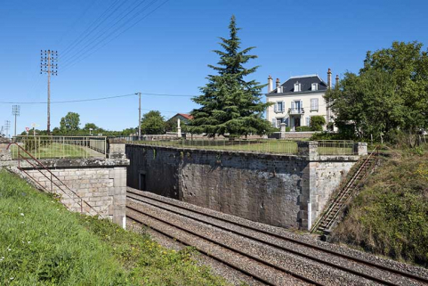 Voie ferrée traversant le village © Région Bourgogne-Franche-Comté, Inventaire du patrimoine