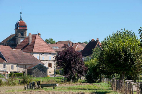 Vue générale du village. L'église, la maison Malapert (aujourd'hui la mairie), le lavoir. © Région Bourgogne-Franche-Comté, Inventaire du patrimoine