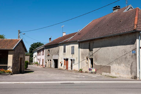 Le lavoir communal et la rue du Pâtis aux vignes, bordant la route de Fouchécourt. © Région Bourgogne-Franche-Comté, Inventaire du patrimoine