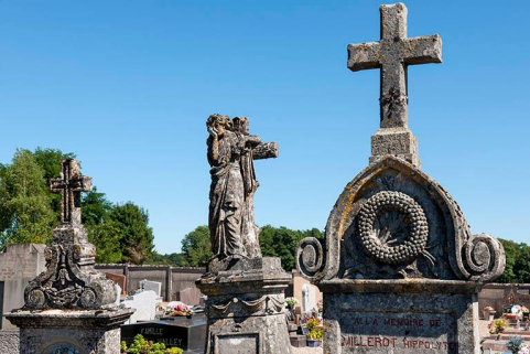 Tombes et décors funéraires du cimetière. © Région Bourgogne-Franche-Comté, Inventaire du patrimoine