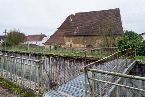 Ferme 13 Grande rue, vue depuis la voie ferrée appelée "la tranchée" de Baulay. © Région Bourgogne-Franche-Comté, Inventaire du patrimoine