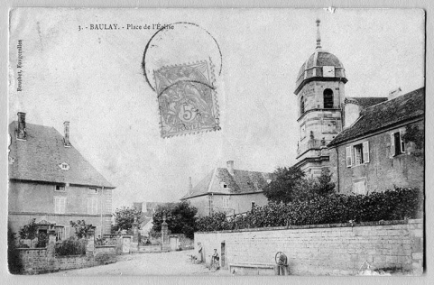 Vue de la maison Malapert et des propriétés bâties qui lui sont attachées, à côté de l'église, du presbytère et de sa fontaine. © Région Bourgogne-Franche-Comté, Inventaire du patrimoine