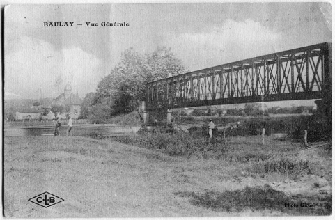 Vue générale du village et du pont métallique sur la Saône. © Région Bourgogne-Franche-Comté, Inventaire du patrimoine