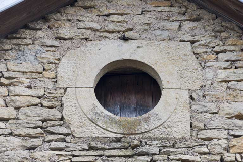 L'oculus, sur le pignon de la maison. © Région Bourgogne-Franche-Comté, Inventaire du patrimoine L'oculus, sur le pignon de la maison. © Région Bourgogne-Franche-Comté, Inventaire du patrimoine
