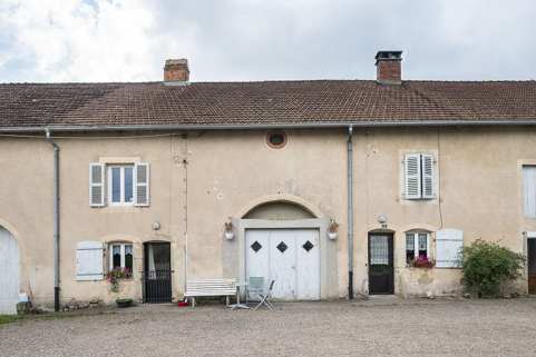 Ferme à deux travées. © Région Bourgogne-Franche-Comté, Inventaire du patrimoine Ferme à deux travées. © Région Bourgogne-Franche-Comté, Inventaire du patrimoine