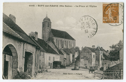 33168. - Rupt-sur-Saône (Hte-Saône) - La Place et l'Eglise, 1er quart 20e siècle. © Région Bourgogne-Franche-Comté, Inventaire du patrimoine 33168. - Rupt-sur-Saône (Hte-Saône) - La Place et l'Eglise, 1er quart 20e siècle. © Région Bourgogne-Franche-Comté, Inventaire du patrimoine