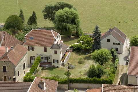Vue plongeante sur le logement patronal (à gauche). © Région Bourgogne-Franche-Comté, Inventaire du patrimoine