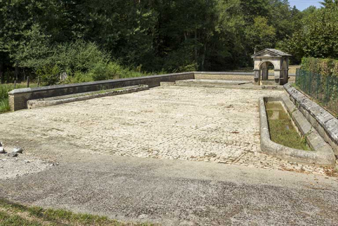 fontaine © Région Bourgogne-Franche-Comté, Inventaire du patrimoine fontaine © Région Bourgogne-Franche-Comté, Inventaire du patrimoine