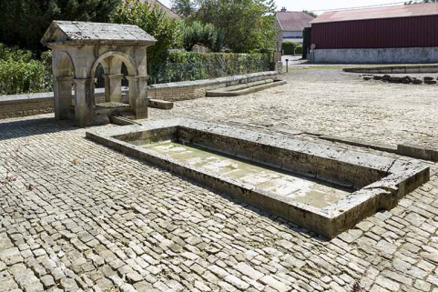 fontaine © Région Bourgogne-Franche-Comté, Inventaire du patrimoine fontaine © Région Bourgogne-Franche-Comté, Inventaire du patrimoine