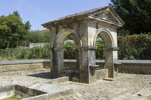 fontaine © Région Bourgogne-Franche-Comté, Inventaire du patrimoine fontaine © Région Bourgogne-Franche-Comté, Inventaire du patrimoine