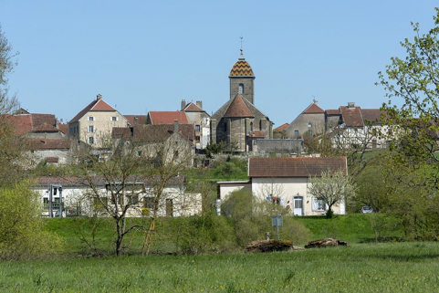 Vue du village depuis l'ouest. © Région Bourgogne-Franche-Comté, Inventaire du patrimoine Vue du village depuis l'ouest. © Région Bourgogne-Franche-Comté, Inventaire du patrimoine