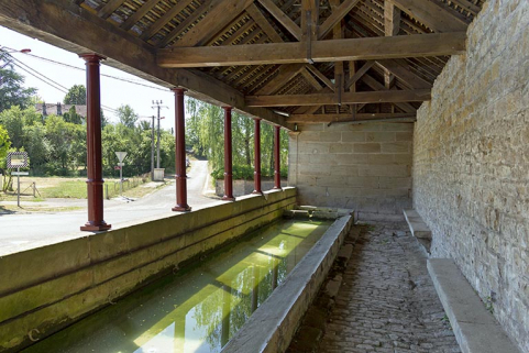 Vue intérieure du lavoir à l'entrée sud-ouest du village. © Région Bourgogne-Franche-Comté, Inventaire du patrimoine Vue intérieure du lavoir à l'entrée sud-ouest du village. © Région Bourgogne-Franche-Comté, Inventaire du patrimoine