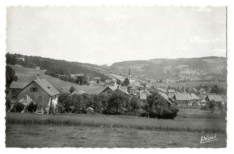328. Lac ou Villers (Doubs). Vue générale [depuis l'ouest], milieu 20e siècle [1945 ?]. © Région Bourgogne-Franche-Comté, Inventaire du patrimoine
