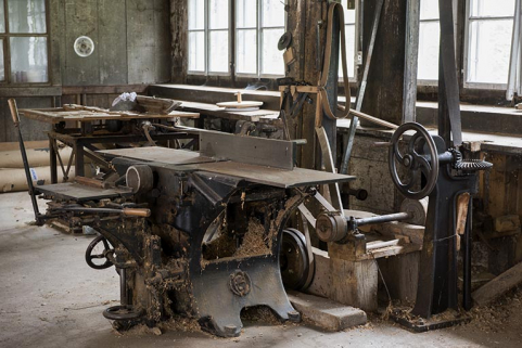 Usine : raboteuse Muller et commande de la turbine Laurioz. © Région Bourgogne-Franche-Comté, Inventaire du patrimoine