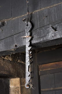 Grand tué : système de fermeture des volets. © Région Bourgogne-Franche-Comté, Inventaire du patrimoine Grand tué : système de fermeture des volets. © Région Bourgogne-Franche-Comté, Inventaire du patrimoine