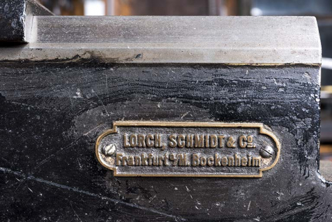 Plaque du constructeur. © Région Bourgogne-Franche-Comté, Inventaire du patrimoine