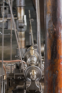 Vue de profil : poulie de l'outil au premier plan, du système d'entrainement au second plan. © Région Bourgogne-Franche-Comté, Inventaire du patrimoine