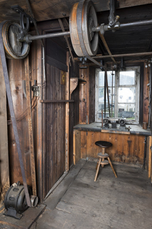 L'atelier : partie gauche, dédiée au polissage. © Région Bourgogne-Franche-Comté, Inventaire du patrimoine