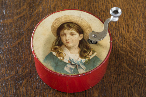 Boîte à musique, vers 1880 (collection Jean Lenôtre, Seloncourt). © Région Bourgogne-Franche-Comté, Inventaire du patrimoine