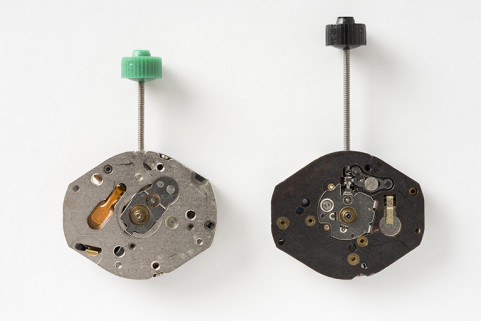 Mouvements France Ebauches FE 6320 (à gauche) et FE 6920 (à droite) : face côté cadran. © Région Bourgogne-Franche-Comté, Inventaire du patrimoine