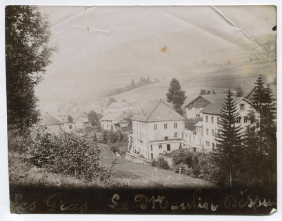 Les Gras. Le Moulin Dessus [vue d'ensemble des deux bâtiments, depuis l'ouest], 1er quart 20e siècle [après 1908]. © Région Bourgogne-Franche-Comté, Inventaire du patrimoine