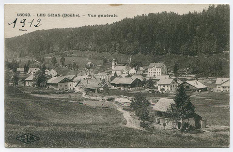 18949. - Les Gras (Doubs). - Vue générale [du village depuis le sud-est], [1911 ou 1912]. © Région Bourgogne-Franche-Comté, Inventaire du patrimoine