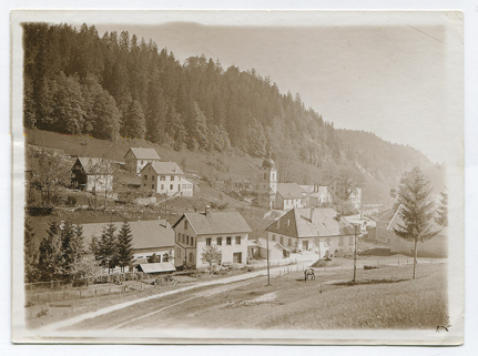 [Vue d'ensemble du centre du village, depuis le sud-ouest], 25 mai 1934. © Région Bourgogne-Franche-Comté, Inventaire du patrimoine