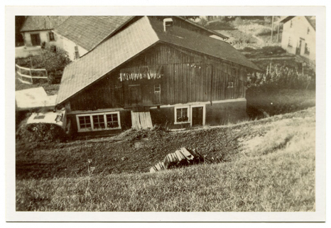 [Façade postérieure du bâtiment], décennie 1940 ou 1950 ? © Région Bourgogne-Franche-Comté, Inventaire du patrimoine