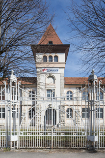 Avant-corps central du bâtiment administratif. © Région Bourgogne-Franche-Comté, Inventaire du patrimoine Avant-corps central du bâtiment administratif. © Région Bourgogne-Franche-Comté, Inventaire du patrimoine
