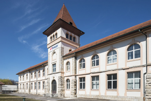 Bâtiment administratif vu de trois quarts droite. © Région Bourgogne-Franche-Comté, Inventaire du patrimoine Bâtiment administratif vu de trois quarts droite. © Région Bourgogne-Franche-Comté, Inventaire du patrimoine