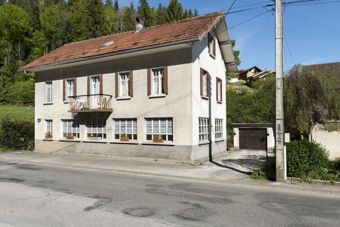 Façade antérieure, de trois quarts droite. © Région Bourgogne-Franche-Comté, Inventaire du patrimoine Façade antérieure, de trois quarts droite. © Région Bourgogne-Franche-Comté, Inventaire du patrimoine