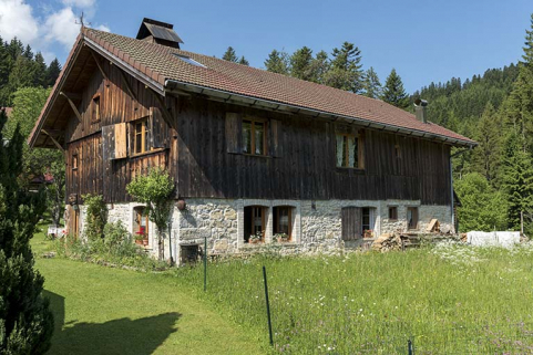 Façades antérieure et latérale droite. © Région Bourgogne-Franche-Comté, Inventaire du patrimoine Façades antérieure et latérale droite. © Région Bourgogne-Franche-Comté, Inventaire du patrimoine