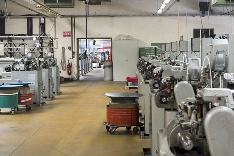 Rangée de tours de la SA Esco. Au fond, l'atelier de 1972. © Région Bourgogne-Franche-Comté, Inventaire du patrimoine