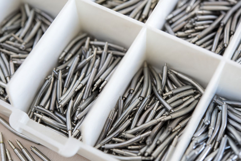 Production de la société Baron : barrettes de montre. © Région Bourgogne-Franche-Comté, Inventaire du patrimoine