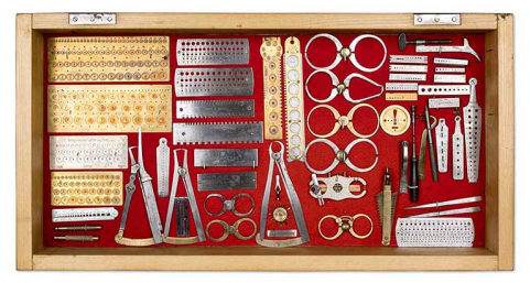 Outils produits dans la commune des Gras (calibres, filières, huit-chiffres, bancs à river, etc.). © Région Bourgogne-Franche-Comté, Inventaire du patrimoine Outils produits dans la commune des Gras (calibres, filières, huit-chiffres, bancs à river, etc.). © Région Bourgogne-Franche-Comté, Inventaire du patrimoine