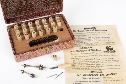 Outils produits dans la commune (collection René Laithier, mairie des Gras) : forets pour horlogers et bijoutiers réalisés par Narcisse Moyse. © Région Bourgogne-Franche-Comté, Inventaire du patrimoine Outils produits dans la commune (collection René Laithier, mairie des Gras) : forets pour horlogers et bijoutiers réalisés par Narcisse Moyse. © Région Bourgogne-Franche-Comté, Inventaire du patrimoine