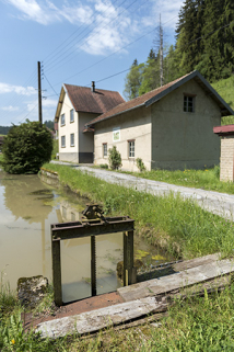 Vanne de prise d'eau, remise et maison. © Région Bourgogne-Franche-Comté, Inventaire du patrimoine