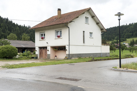 Façades antérieure et latérale droite. © Région Bourgogne-Franche-Comté, Inventaire du patrimoine Façades antérieure et latérale droite. © Région Bourgogne-Franche-Comté, Inventaire du patrimoine