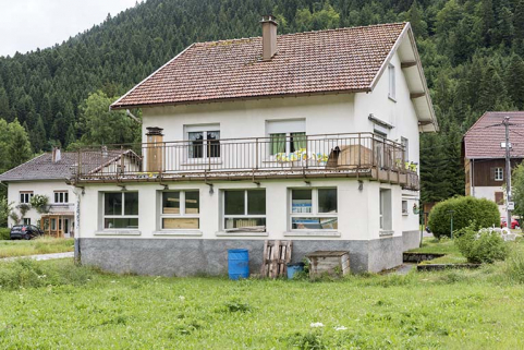 Atelier et façade postérieure, de trois quarts droite. © Région Bourgogne-Franche-Comté, Inventaire du patrimoine Atelier et façade postérieure, de trois quarts droite. © Région Bourgogne-Franche-Comté, Inventaire du patrimoine