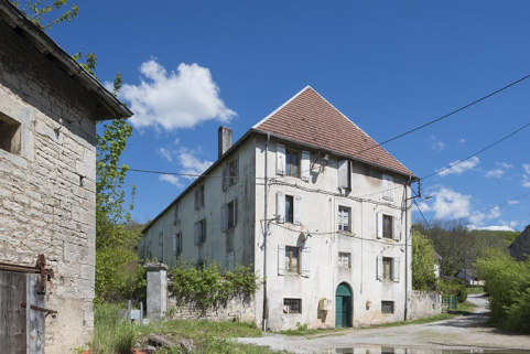 Logement nord (puis infirmerie), vu de trois quarts. © Région Bourgogne-Franche-Comté, Inventaire du patrimoine Logement nord (puis infirmerie), vu de trois quarts. © Région Bourgogne-Franche-Comté, Inventaire du patrimoine