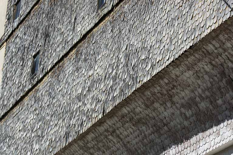 Façade postérieure : rang pendu et essentage de tavaillons. © Région Bourgogne-Franche-Comté, Inventaire du patrimoine