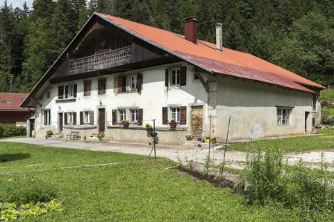 Vue d'ensemble, depuis le sud-est (façades antérieure et latérale droite). © Région Bourgogne-Franche-Comté, Inventaire du patrimoine Vue d'ensemble, depuis le sud-est (façades antérieure et latérale droite). © Région Bourgogne-Franche-Comté, Inventaire du patrimoine