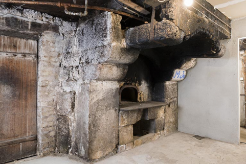 Intérieur : cheminée et four. © Région Bourgogne-Franche-Comté, Inventaire du patrimoine