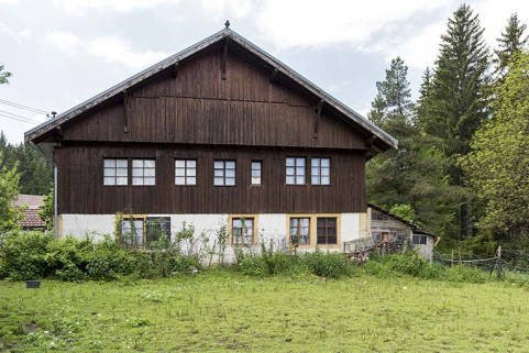 Les Epaisses : la ferme (fin 18e siècle-début 19e siècle) du tourneur sur métaux Alcide Py puis de la famille de tourneurs sur bois Comte, au 16 les Epaisses. © Région Bourgogne-Franche-Comté, Inventaire du patrimoine Les Epaisses : la ferme (fin 18e siècle-début 19e siècle) du tourneur sur métaux Alcide Py puis de la famille de tourneurs sur bois Comte, au 16 les Epaisses. © Région Bourgogne-Franche-Comté, Inventaire du patrimoine