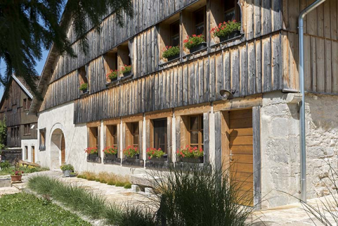 Façade antérieure, vue en enfilade. © Région Bourgogne-Franche-Comté, Inventaire du patrimoine Façade antérieure, vue en enfilade. © Région Bourgogne-Franche-Comté, Inventaire du patrimoine