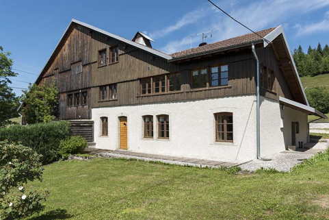 Façade antérieure, de trois quarts droite. © Région Bourgogne-Franche-Comté, Inventaire du patrimoine Façade antérieure, de trois quarts droite. © Région Bourgogne-Franche-Comté, Inventaire du patrimoine