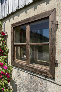 Façade latérale gauche : une fenêtre. © Région Bourgogne-Franche-Comté, Inventaire du patrimoine