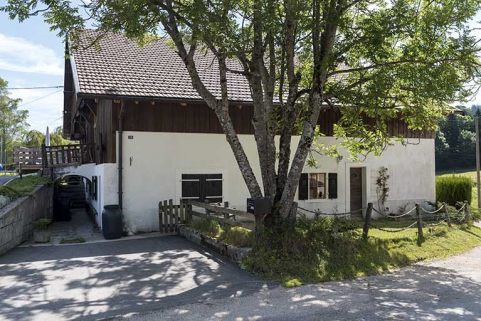 Façade latérale gauche et pont de grange. © Région Bourgogne-Franche-Comté, Inventaire du patrimoine